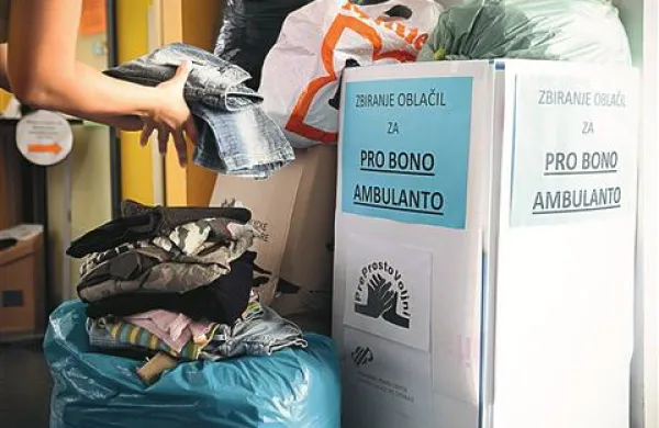 PreProstoVoljni bodo v petek sklenili akcijo zbiranja oblačil za ambulanto Pro Bono iz Ljubljane, brezplačno ambulanto s posvetovalnico za osebe brez zdravstvenega zavarovanja
