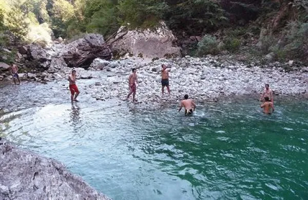  Nadiža je v vročih dneh prijetna osvežitev, ohladi tudi tiste, ki jih dodatno segreje  plačilo parkirnine  
