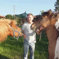 Igor Cencič bo  ponudbo ekološke kmetije razširil s   trekingi s konji