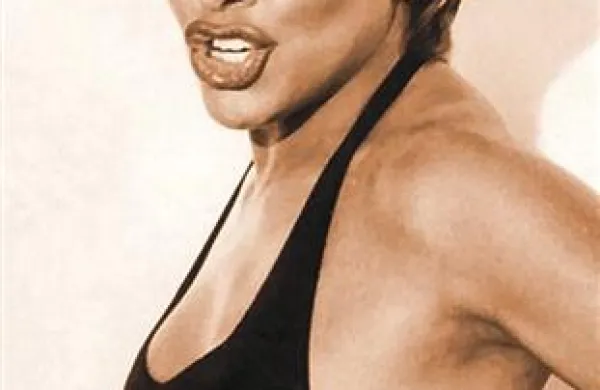 Tina Turner vroče dneve preživlja ob morju