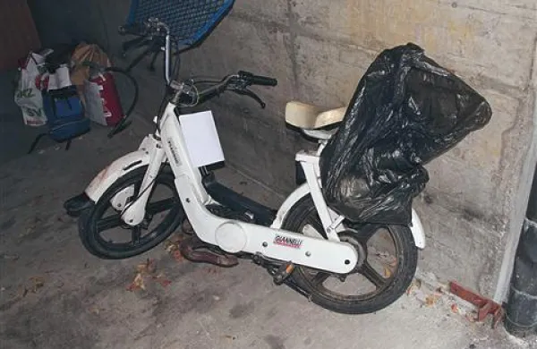 Policisti so ugotovili identiteto mopedista, ki se je v noči na ponedeljek ponesrečil v Volčji Dragi. Gre za 30-letnega moškega iz širše okolice Nove Gorice.