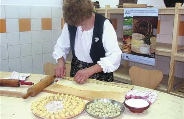   Na dnevih žlikrofov vse o tej tradicionalni, zaščiteni jedi