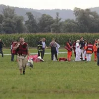 V strmoglavljenju balona se je poškodovalo najmanj 18 ljudi, po neuradnih podatkih naj bi štiri osebe umrle