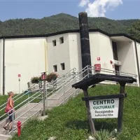 Pravijo, da je kulturni dom na Ravenci srce Rezije.  Občinska uprava pa bi želela upravljanje doma zaupati društvu, ki podpihuje sovraštvo do Slovencev ...    