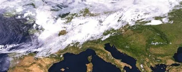 Anticiklon slabi, v nedeljo prihaja solidna fronta