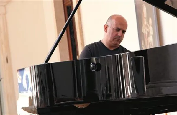 Utemeljitelju impresionizma v glasbi se je na Tartini festivalu  poklonil francoski pianist Hugues Leclère