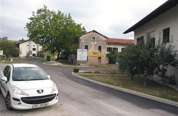 Krajanom Kanalskega Vrha se je uresničila dolgoletna želja. Vodovod je pomemben tudi za načrte domačina, ki želi tam imeti prenočišča. 