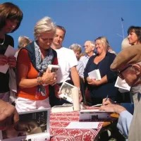 Pisatelj se je podpisoval v izvode svojega najnovejšega dela - Knjige o Radi