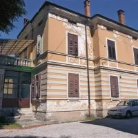 V stari meščanski hiši v Brunovem drevoredu bodo prenovili tri večja in tri manjša stanovanja