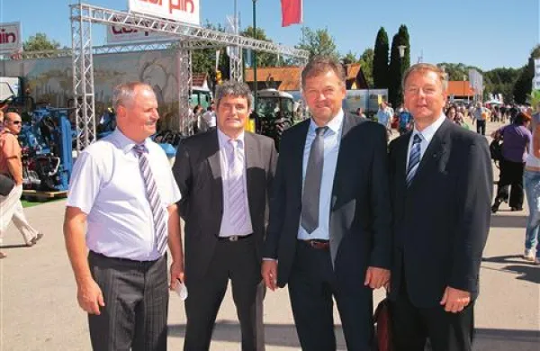 Predstavniki štirih  primorskih kleti včeraj v Gornji Radgoni (z leve): Nevio Pucer (Vinakoper), Marjan Colja (Vinakras), Silvan Peršolja (VK Goriška brda) in Boris Jež (Agroind Vipava 1894) 