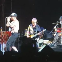 Red Hot Chili Peppers so navdušili 35.000 privržencev