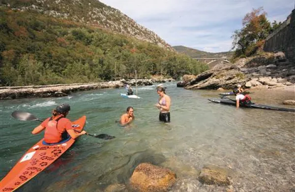 Včeraj je v toplem vremenu Soča nudila še prijetno osvežitev za tekmovalce na evropskem prvenstvu