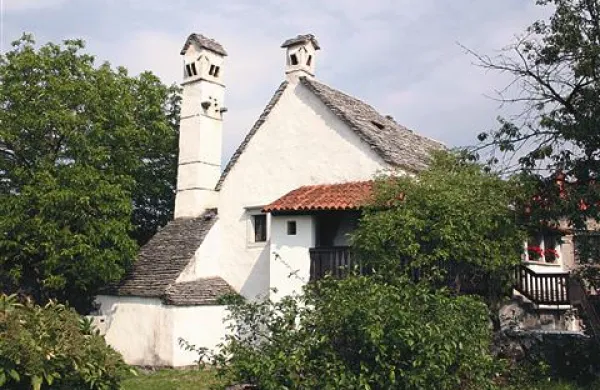 Družina Truhlar je živela v Škrateljnovi hiši, ki je danes simbol Divače