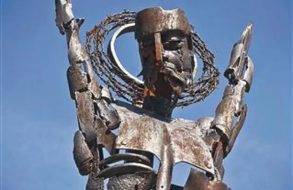 Skulptura Branka Drekonje na Poti miru, prijateljstva in ustvarjalnosti 