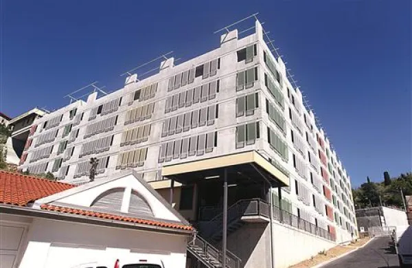 Občina Piran je zainteresirana za garažno hišo, a za nakup nima denarja