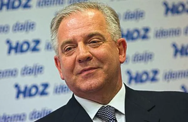 Vladin urad za odnose z javnostmi je med mandatom in pol nekdanjega premierja Iva Sanaderja za oglaševalske storitve plačal 18,5 milijona kun (2,5 milijona evrov)
