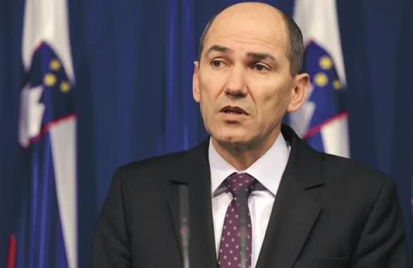 Janez Janša ocenjuje, da je država v slabši kondiciji, kot bi lahko bila, vendar v bistveno boljši, kot bo, če protikrizni ukrepi jeseni ne bodo sprejeti