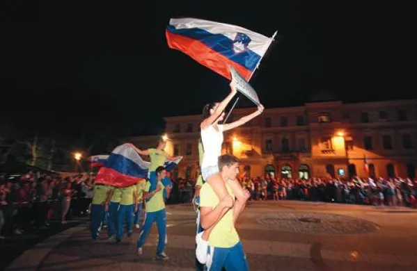 Po otvoritveni slovesnosti so se slovenski tekmovalci včeraj že veselili prvih medalj 