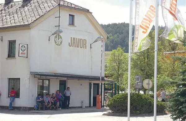 Lastniki Javorja Pivke so dosegli likvidacijo družbe, delavcem pa  ne utegnejo povedati, kakšna usoda jih čaka
