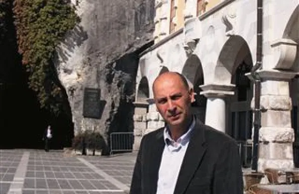 Marjan Batagelj: “Čeprav je šlo samo za eno tablo in čeprav sem dobil iz pravne službe potrdilo, da ni v nasprotju z zakonom, sem jo že ukazal zamenjati.”