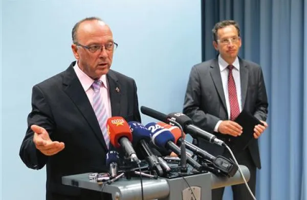 MInistra Vinko Gorenak (levo) Žiga Turk sta včeraj spregovorila o pripravah na začetek novega šolskega leta
