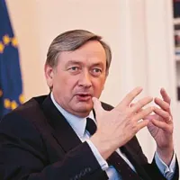 Predsednik republike Danilo Türk je v video nagovoru pred začetkom novega šolskega leta poudaril, da šolarjem šola ne bo dala samo znanja, pač pa jih tudi naučila o pomenu spoštovanja narave in ljudi. Voznike pa je Türk pozval, naj bodo na otroke posebno pozorni.