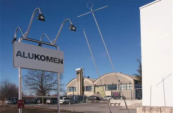    Podjetji Alukomen in Alukomen Holding sta se, kot kaže, izkopali iz najhujšega