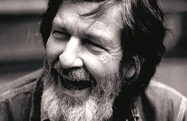  John Cage je med drugim pionir prepariranega klavirja 