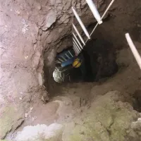 Tudi spust do rova skozi prezračevalni  jašek   je bil zaradi zasutja  neuspešen