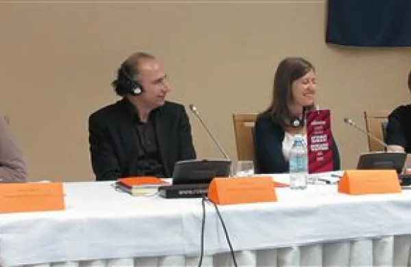  Maja Haderlap, Dimitré Dinev, moderatorka Iva Kosmos in David Albahari na včerajšnji okrogli mizi v Lipici  
