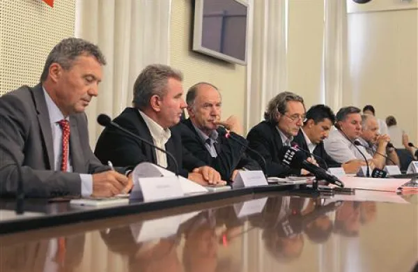 Vlada, delodajalci in sindikati so za začetek določili potek usklajevanja reform
