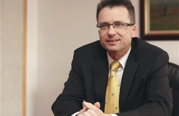 Ustanovitev logističnega holdinga po mnenju ministra za infrastrukturo Zvonko Černača v tem trenutku ni realna
