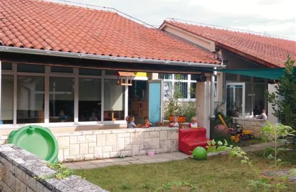 Starši, ki imajo svoje malčke v vrtcu Mavrica v Izoli, bodo poslej plačevali za tri do šest odstotkov nižjo ceno vrtca  