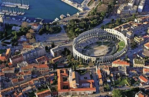 Puljska arena je prizorišče hokejskega spektakla, priprave nanj pa motijo okoliške prebivalce
