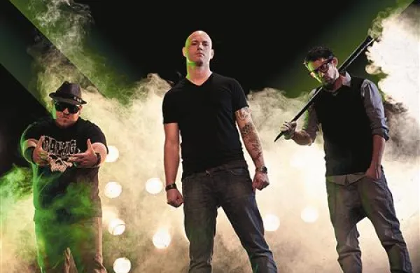 Hex so (z leve) pevec Max Power, DJ Dahow in raper MC Omis