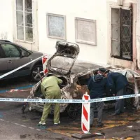 Policisti in kriminalisti so včeraj še vedno intenzivno preiskovali požganega lepotca  