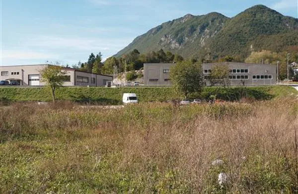 Ker še ne bodo prodali dveh parcel v obrtni coni, bo v proračunu za okoli 180.000 evrov manj, kot so načrtovali