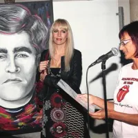 Avtorica portretov Tamara Vogrin Tara in Erika Erikson (levo) 