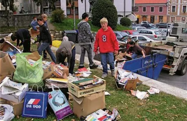 V nabiranje starega papirja se boto tudi letos podali številni osnovnošolci