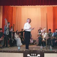 Delavnico Obmejnega orkestra je vodil nemški pozavnist in mojster improvizacije  Johannes Bauer 
