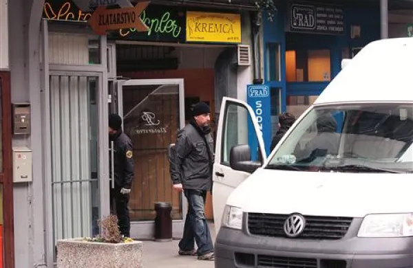 Krvavi rop, med katerim je umrl lastnik,  se je v ljubljanski zlatarni Papler zgodil novembra lani