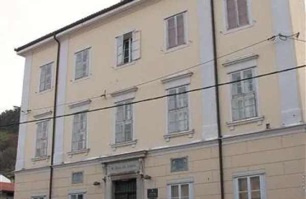 Načrtovani medgeneracijski skupnostni center bo morda   v stari šoli