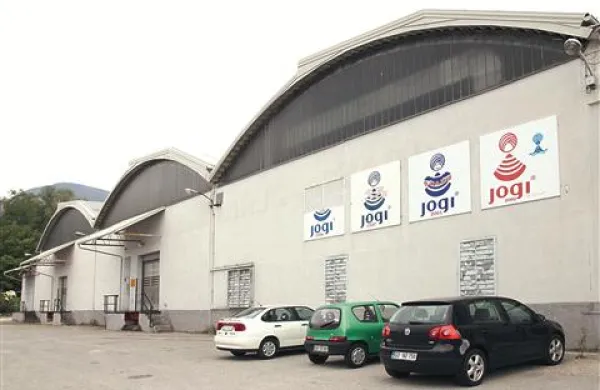 Napačne odločitve v preteklosti so pokopale tudi Meblo Jogi