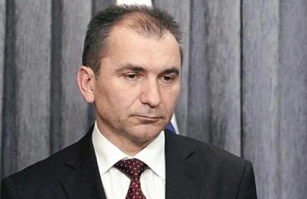 Vodja poslanske skupine SD Janko Veber je poevdal, da niti javnost niti državni zbor ne bosta mogla dobiti informacij, kaj se dogaja z 12 do 13 milijardami našega premoženja