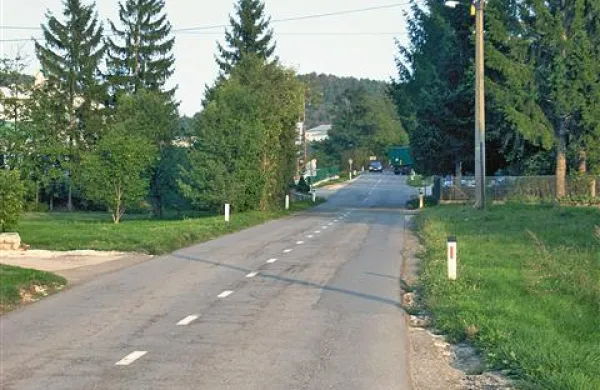Kalani naj bi najkasneje prihodnjo pomlad dočakali  krpanje glavne ceste