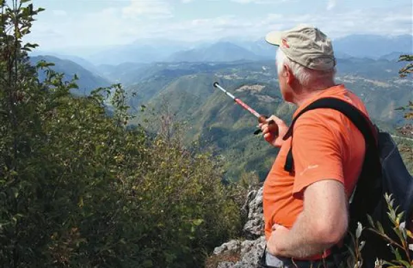 Pogled na “mater” idrijskih geoloških posebnosti  -  tektonsko prelomnico 