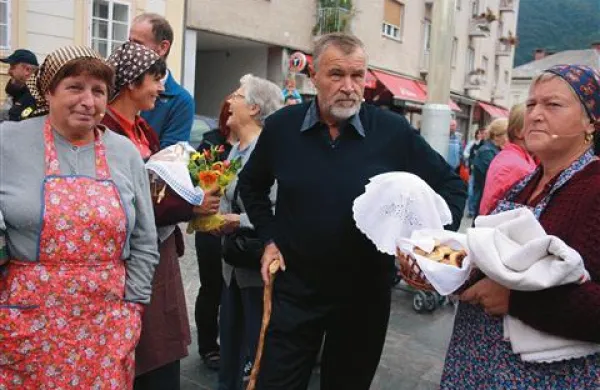 Brez klekljanja v Idriji ne gre, zato so poskrbele članice KUD Zarja Zakriž  