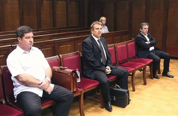 Danes se bo nadaljevala glavna obravnava v sojenju (z leve) Robertu Časarju, Srečku Prijatelju in Marjanu Mikužu zaradi nepremičninskih poslov z Luko Koper (fotografija je iz arhiva) 