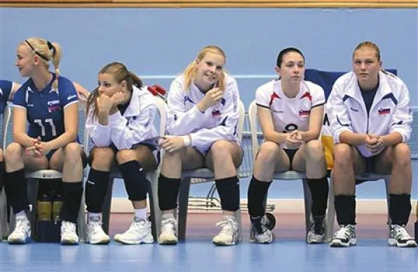V reprezentanci, ki je na EP presenetila s sedmim mestom in predstavlja prihodnost slovenske ženske odbojke, je bilo tudi pet Primork: Teja  Kolbl (Hit N. Gorica), Dajana Lucas (Luka Koper), Eva Mori (Calcit, a ni potovala v ZDA), Sara Kušar in Nuša Ferlinc (oba Luka Koper)