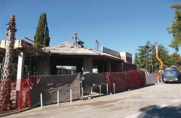 Čeprav je casino   videti še kot gradbišče, naj bi ga uredili  do  konca oktobra 